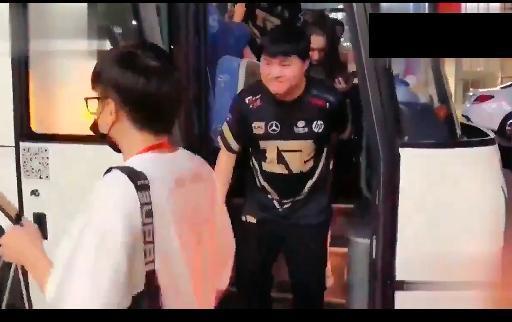 篮球网红朋友爆料视频,揭秘篮球界不为人知的幕后故事 第1张 篮球网红朋友爆料视频,揭秘篮球界不为人知的幕后故事 第1张
