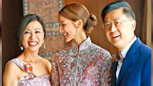 爆料妈妈嫁衣视频大全集,温馨感人,见证成长与变迁的感人瞬间  第3张 爆料妈妈嫁衣视频大全集,温馨感人,见证成长与变迁的感人瞬间  第3张