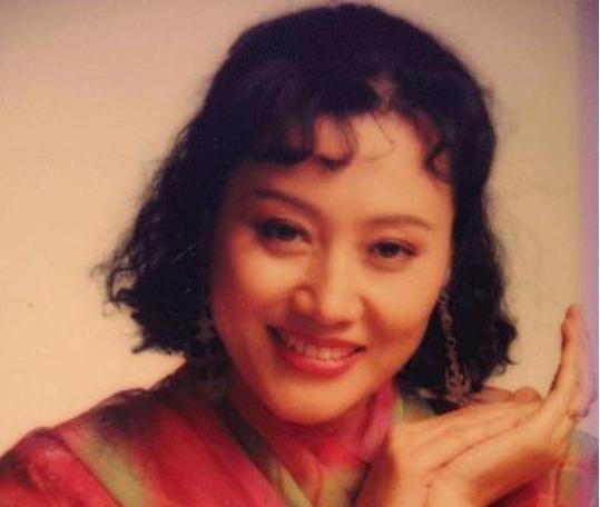 王丽云爆料母女关系视频,视频曝光家庭矛盾与情感纠葛